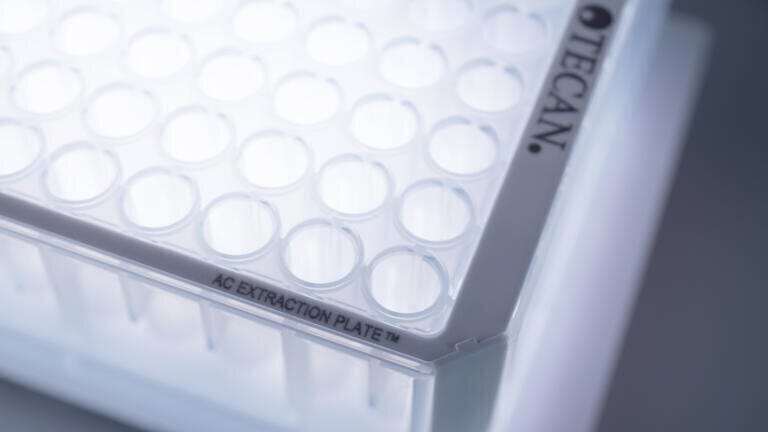 Simple extraction of THC metabolites from urine with a single plate