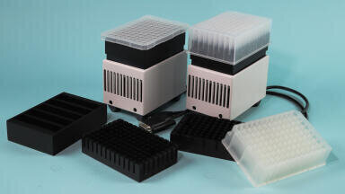 Compact chilling/heating dry bath optimised for robotic systems