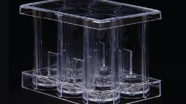 High volume 6 well cell culture plate for simple scale up in life science research and biologics development