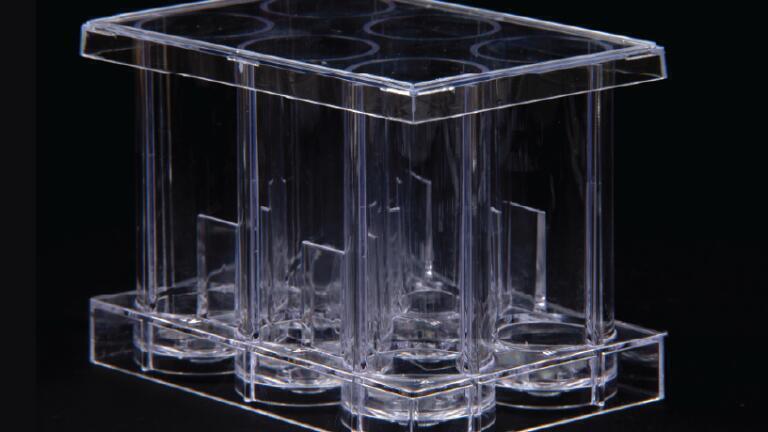 High volume 6 well cell culture plate for simple scale up in life science research and biologics development