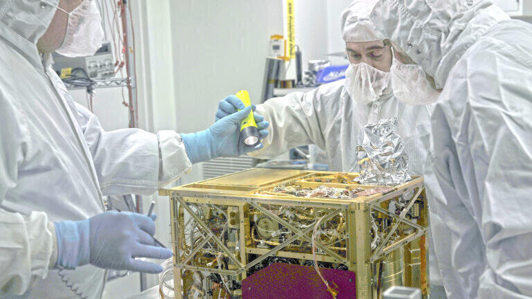 Preparation of the SAM laboratory prior to installation in the Curiosity Mars rover. Credit: NASA-JPL