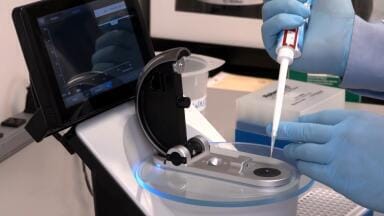 Compact dual-mode system for optimised qPCR quantification