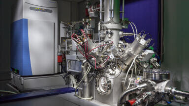 Mass spectrometry to view molecular surface of lipid nanoparticles for improved vaccine and drug delivery