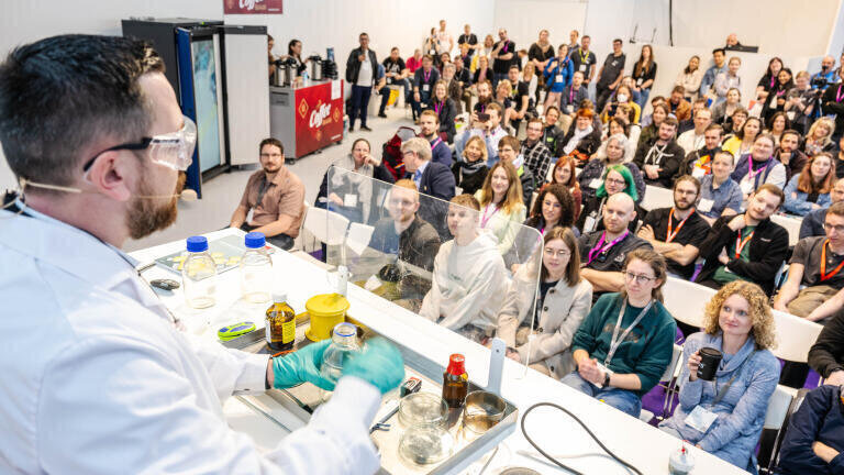 analytica USA 2025: Unique live show program for laboratory decision-makers and users
