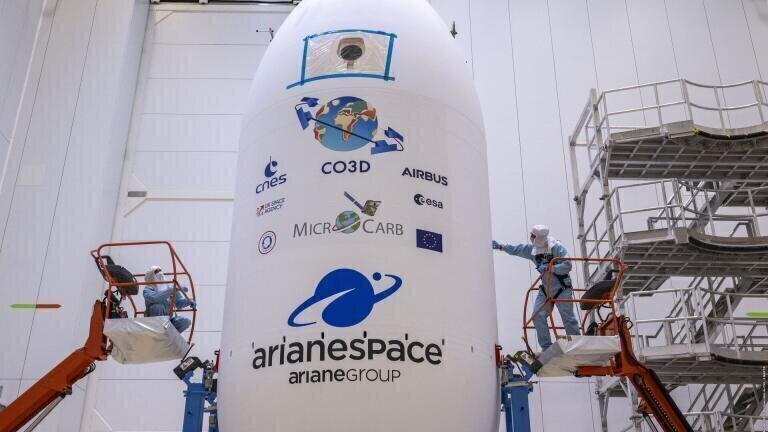 Working on the fairing for Vega-C flight VV27. Credit: ESA-CNES-ARIANESPACE/Optique vidéo du CSG–S. Martin