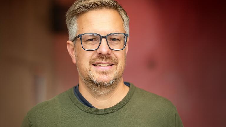 Johan Jakobsson is professor of neuroscience at the Lund University Faculty of Medicine, where he leads the Laboratory of Molecular Neurogenetics. His lab is affiliated with the Lund Stem Cell Center, the Lund University Cancer Center and the strategic research area’s MultiPark and StemTherapy. Credit: Tove Smeds