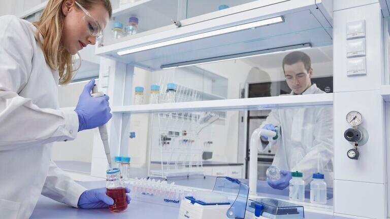 Custom-fit furniture for laboratory workflows