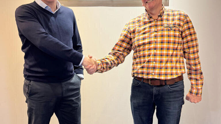 L-R:  Ian Roulstone, Managing Director of SLS, and Kevin Norrie, Managing Director of Hilton Instruments.