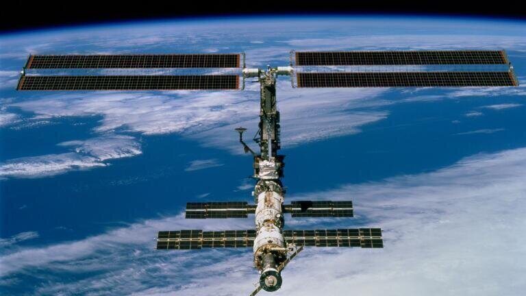 ISS - December 2000. Credit: NASA on Flickr (CC0, https://creativecommons.org/publicdomain/zero/1.0/)