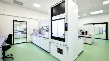 Smart fume cupboard control: Saving energy, improving safety