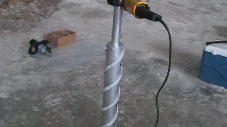 The team drilled a 25-meter ice core. Credit: Itcus C