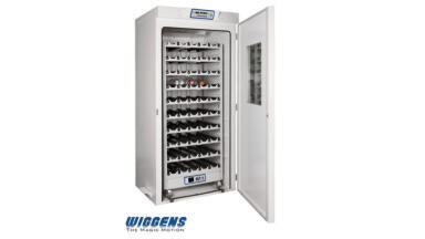CO2 incubator with integrated roller