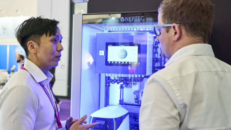 The international industry used analytica as an opportunity to exchange ideas and network. Credit: Messe München GmbH