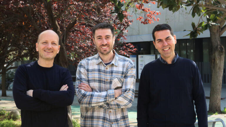 [From left] Xavier Trepat, Pau Guillamat and Marino Arroyo. Xavier Trepat is an ICREA Research Professor at IBEC, principal investigator of the Integrative Cell and Tissue Dynamics group, and co-lead author of the study. Pau Guillamat is a postdoctoral researcher in the Integrative Cell and Tissue Dynamics group at IBEC and the study's first author. Marino Arroyo is full professor in the Department of Civil and Environmental Engineering at the Polytechnic University of Catalonia (UPC), and co-lead author of the study. Credit: Institute for Bioengineering of Catalonia (IBEC)