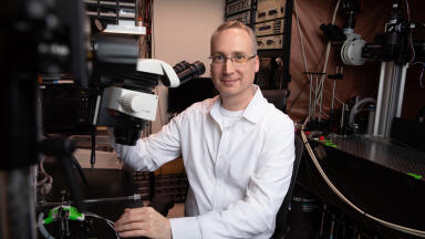 VIS-Fbs sharpen live-cell imaging with near-zero background fluorescence