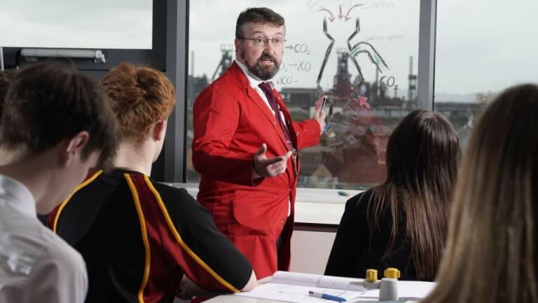 Real-world context key to improving chemistry education, RSC says