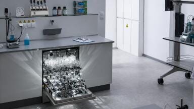 Flexible glassware washer for complex workflows