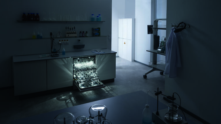 Flexible glassware washer for complex workflows
