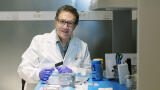 Microneedle patch enables real-time drug monitoring