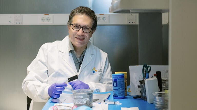 Microneedle patch enables real-time drug monitoring