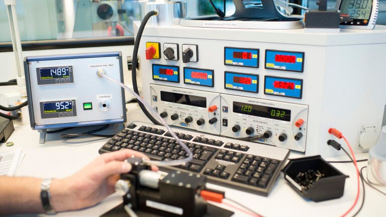Test bench at KNF showing a diaphragm pump undergoing performance measurement.
