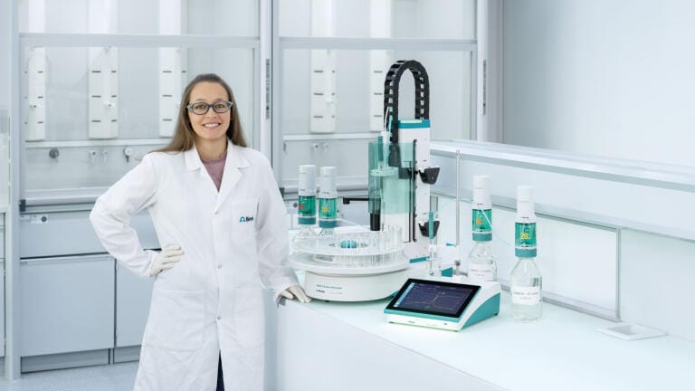 Compact stand-alone titrator pairs PC-level capability with cloud connectivity