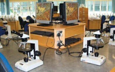 University of Leeds Invests Heavily in Polarising Microscopes