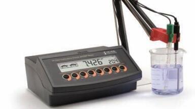 HI 2221 • HI 2223 Calibration Check™ pH Meters