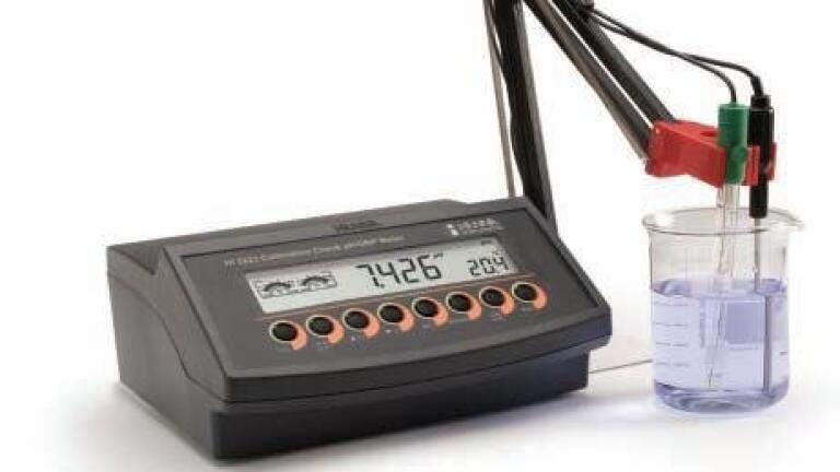 HI 2221 • HI 2223 Calibration Check™ pH Meters